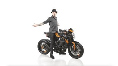 Sanremo 2026: da Elettra Lamborghini a J-Ax e Fedez. Tutti i cantanti del Festival legati alle moto