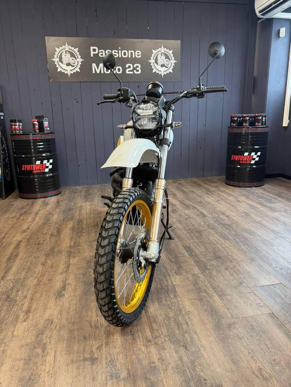 Swm Silver Vase 650 T (2025 - 26) (4)