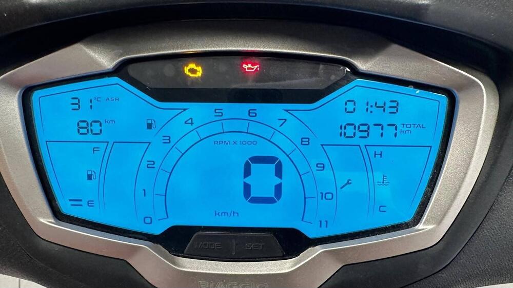 Piaggio Beverly 300 ABS-ASR (2021 - 25) (4)