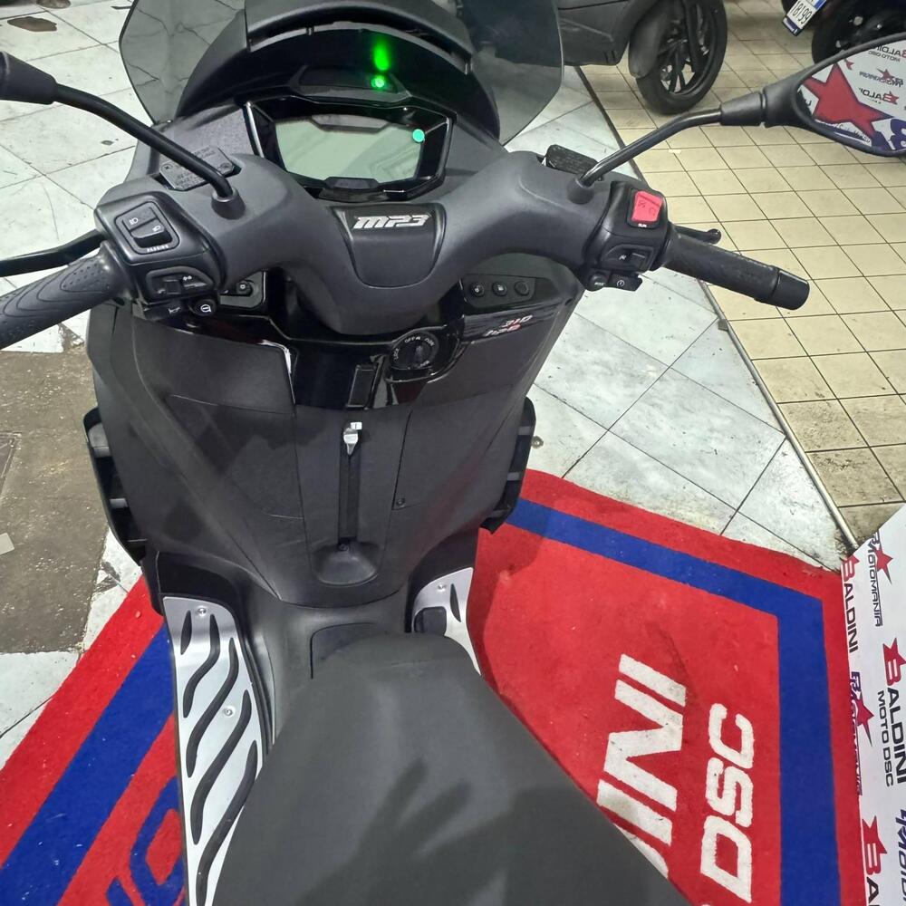 Piaggio MP3 310 (2025 - 26) (4)