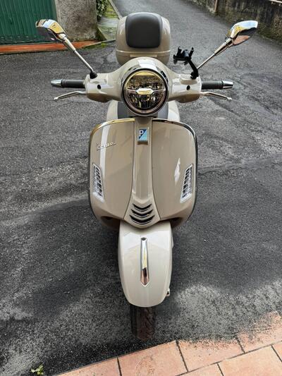 Vespa GTS 300 (2023 - 24) usata