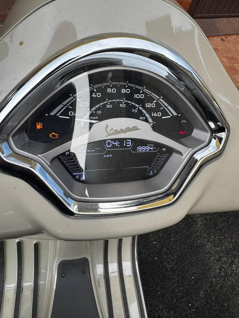 Vespa GTS 300 (2023 - 24) (4)