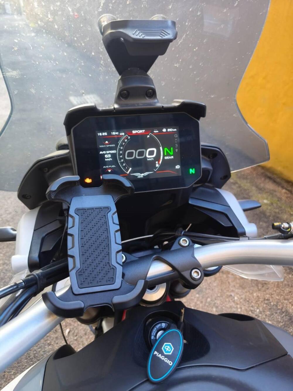 Moto Guzzi V85 TT (2024 - 26) (4)