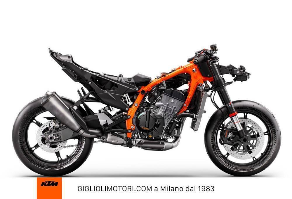 KTM 990 RC R Track (2026) (7)