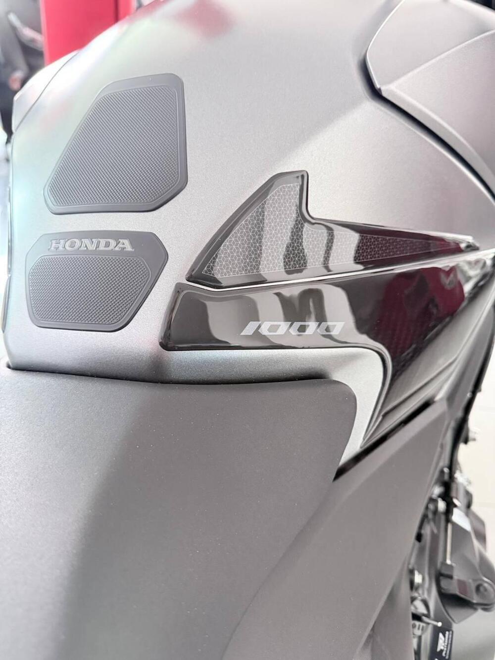 Honda CB 1000 Hornet (2025 - 26) (8)