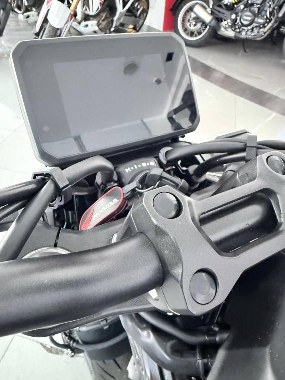 Honda CB 1000 Hornet (2025 - 26) (9)