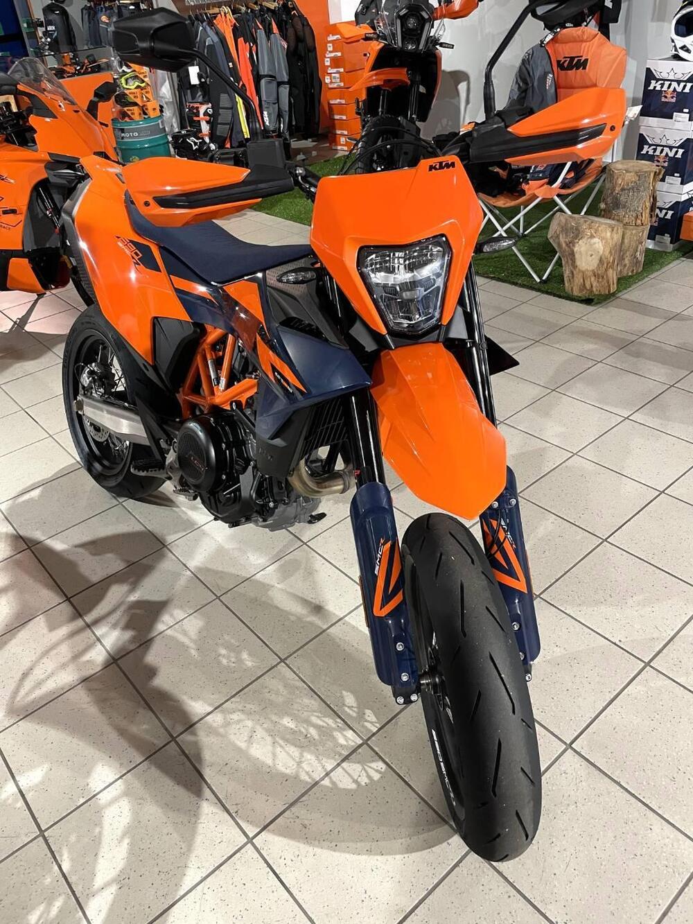 KTM 690 SMC R (2026) (5)