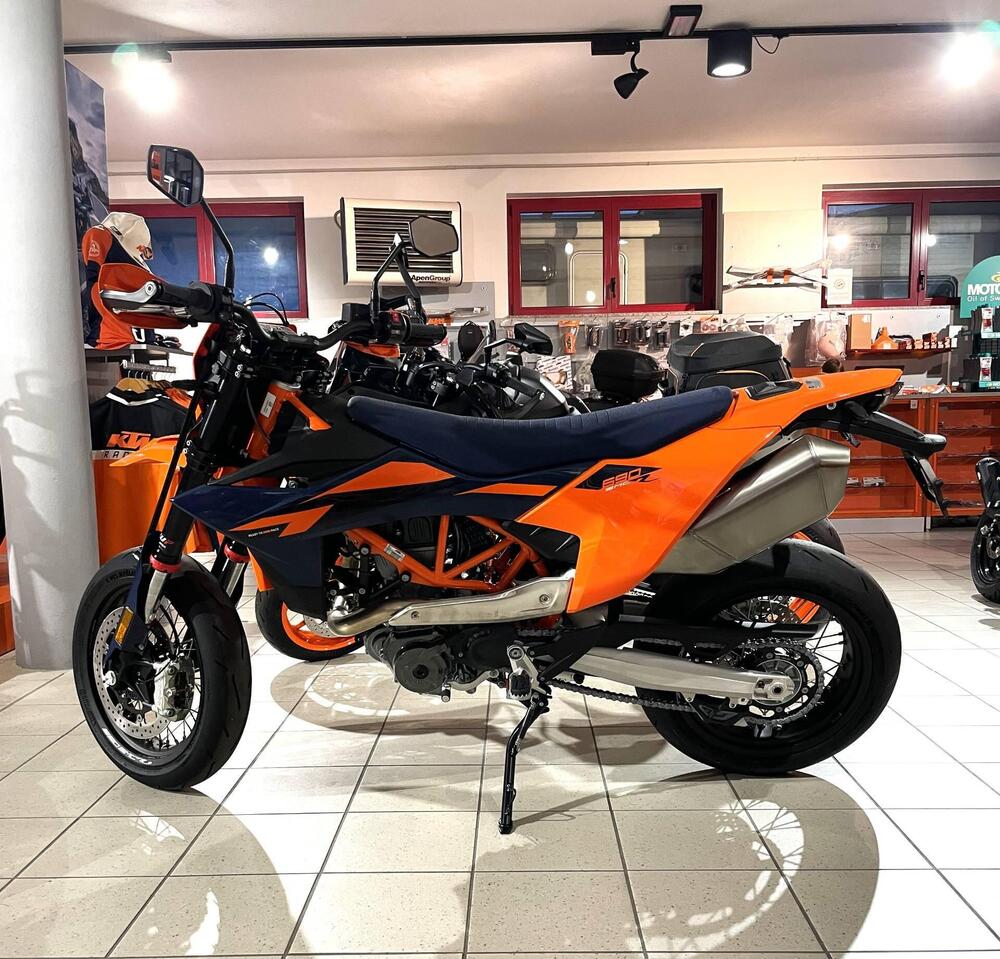 KTM 690 SMC R (2026) (6)