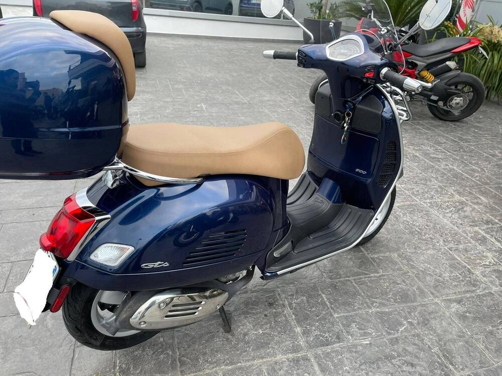 Vespa GTS 300 Hpe (2019) (2)