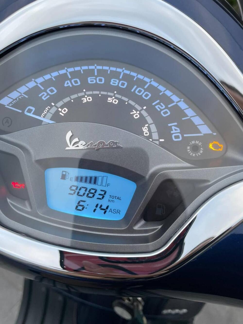 Vespa GTS 300 Hpe (2019) (3)