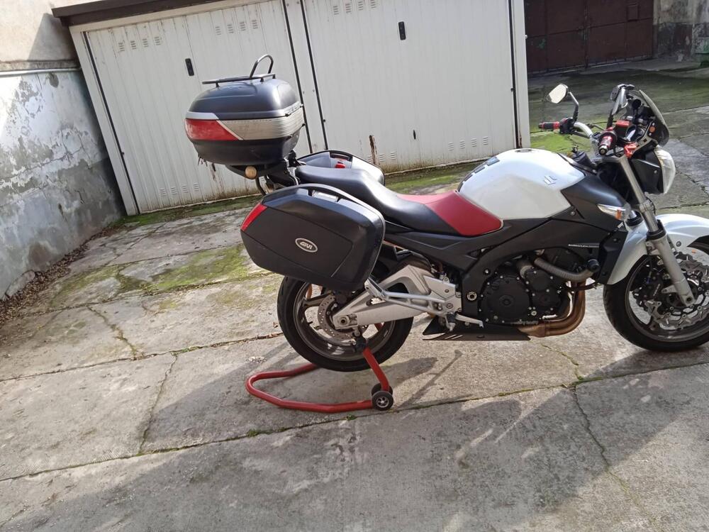 Suzuki GSR 600 (2006 - 11) (2)