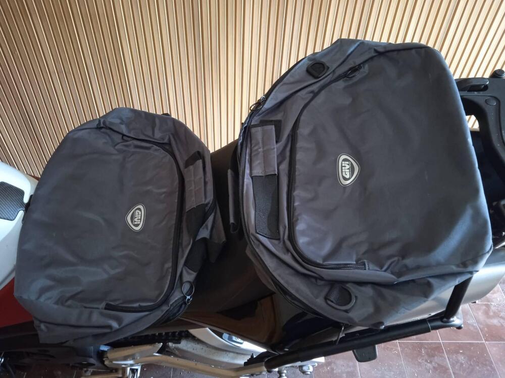 Suzuki GSR 600 (2006 - 11) (15)