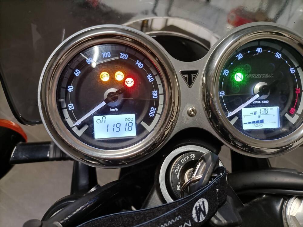 Triumph Bonneville T120 Black (2021 - 25) (5)