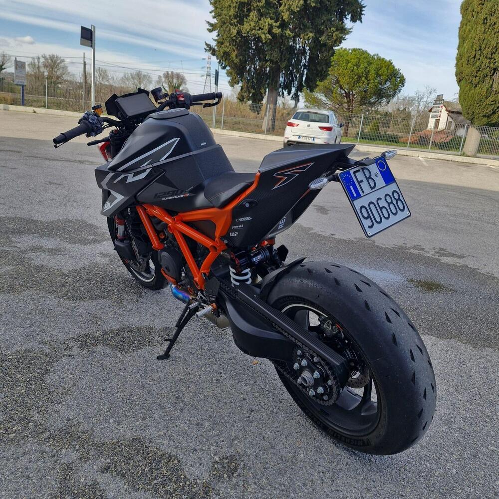 KTM 1290 Super Duke RR (2023) (8)