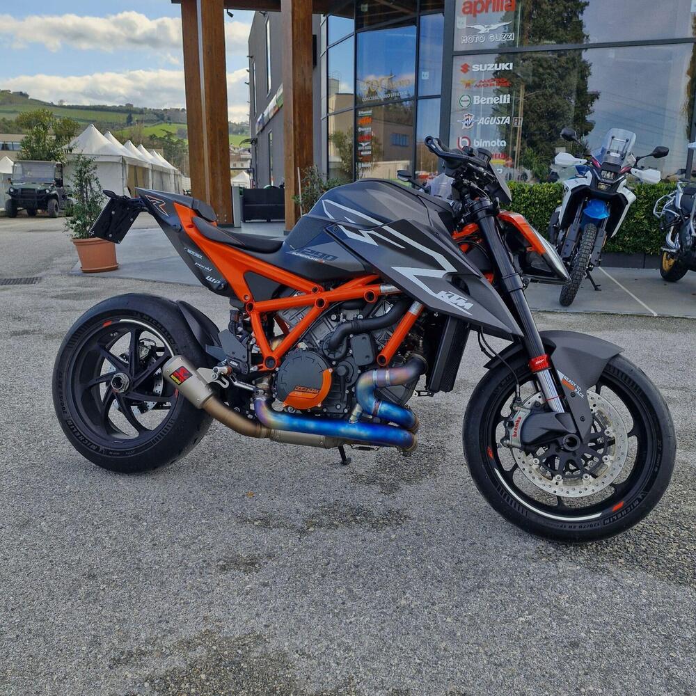 KTM 1290 Super Duke RR (2023) (15)
