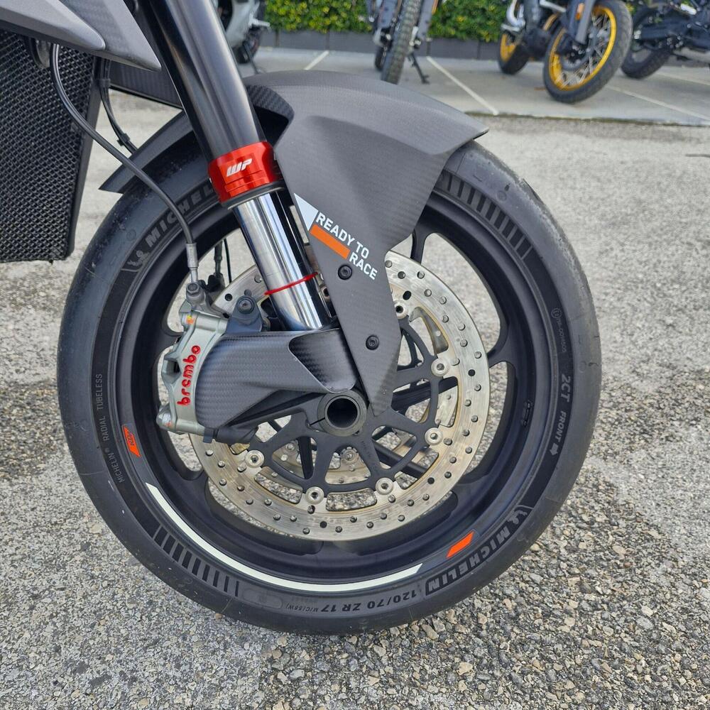 KTM 1290 Super Duke RR (2023) (16)