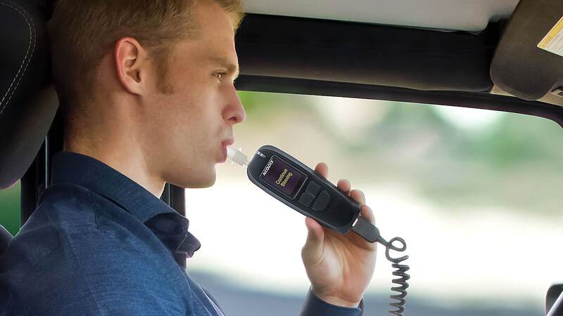 Codice della Strada, al via l&rsquo;Alcolock obbligatorio: pubblicato l&rsquo;elenco degli installatori, ma restano nodi aperti