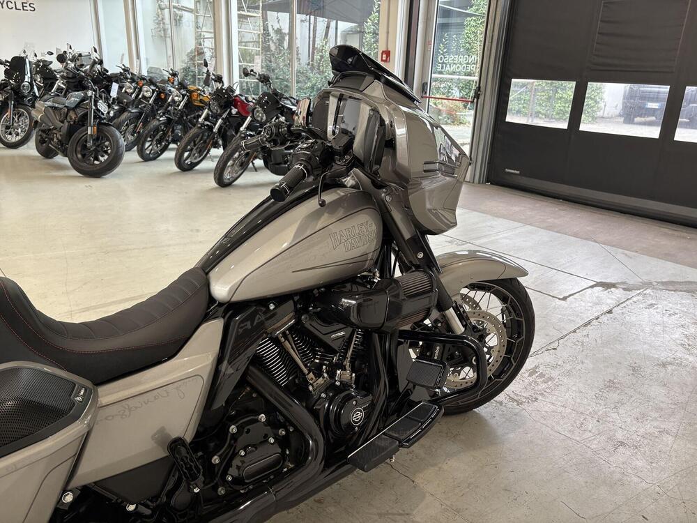 Harley-Davidson CVO Street Glide (2023) (4)