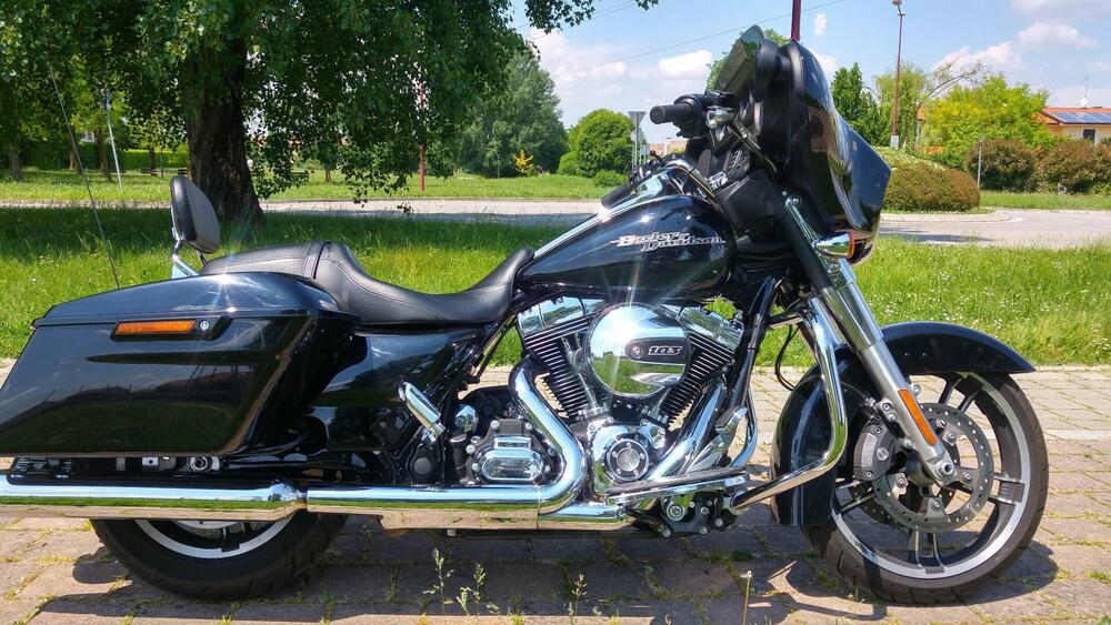 Harley-Davidson 1690 Street Glide (2011 - 13) - FLHX (10)