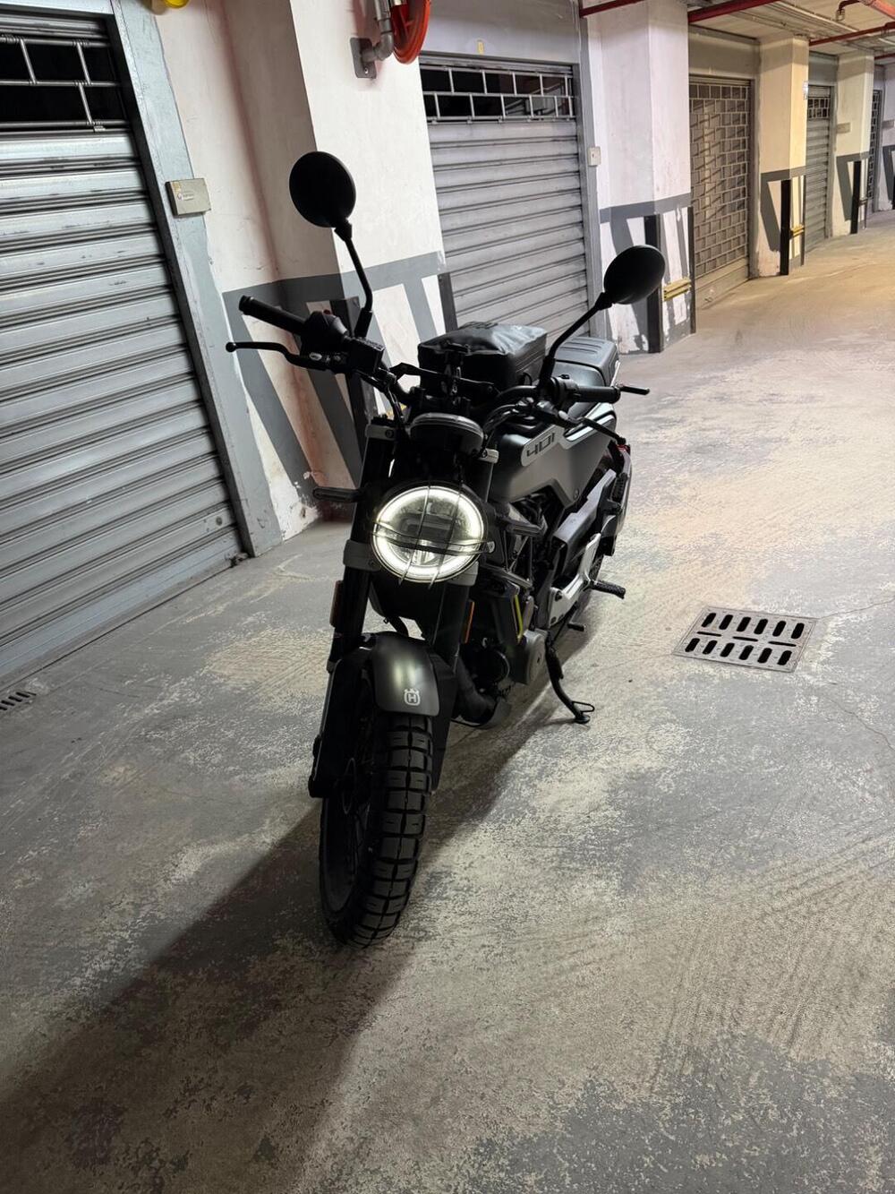 Husqvarna Svartpilen 401 (2020) (2)