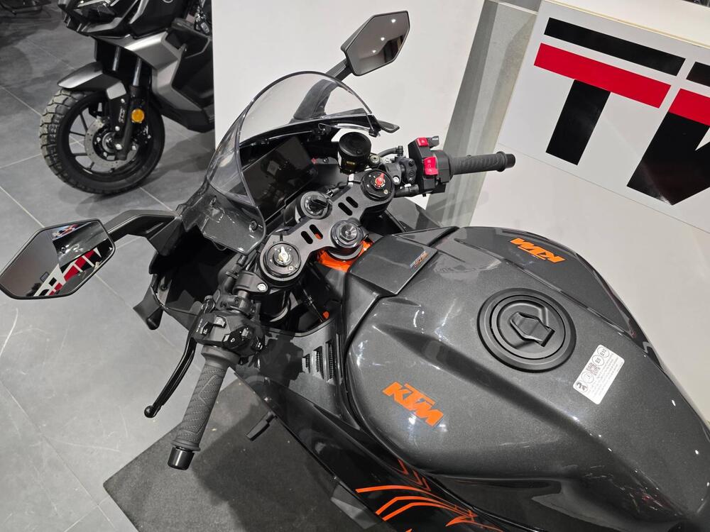 KTM 990 RC R (2026) (14)