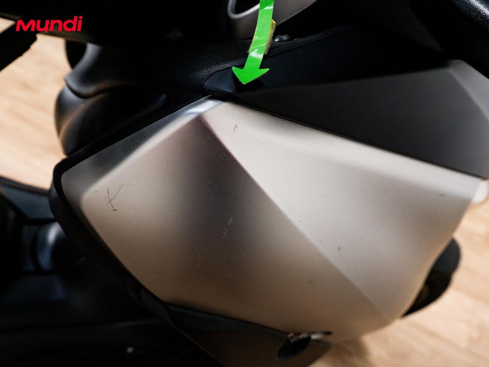 Yamaha X-Max 125 Iron Max ABS (2016) (19)