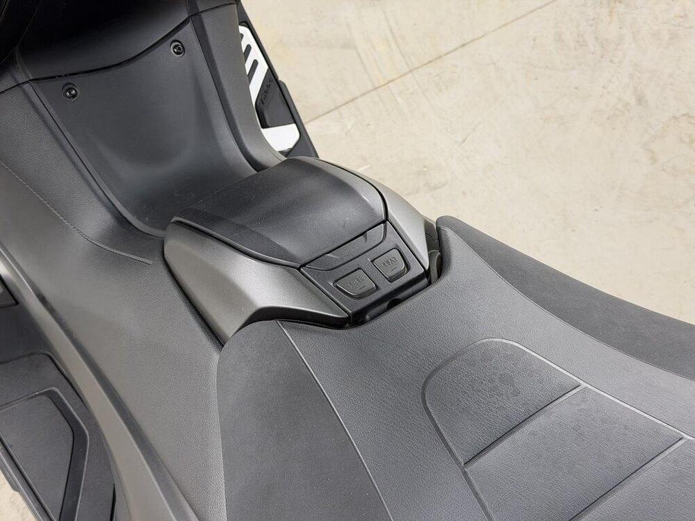 Yamaha T-Max 530 SX (2017 - 19) (12)