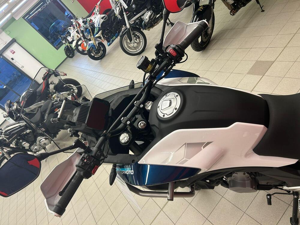 CFMOTO 700MT Adventure (2025 - 26) (9)