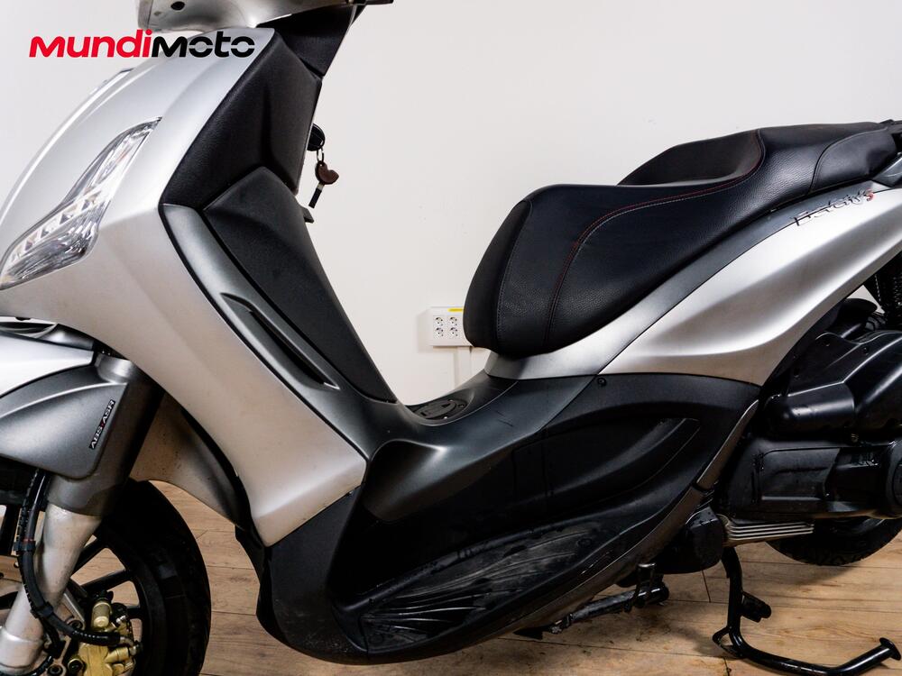 Piaggio Beverly 300 i.e. ABS-ASR (2016 - 20) (9)