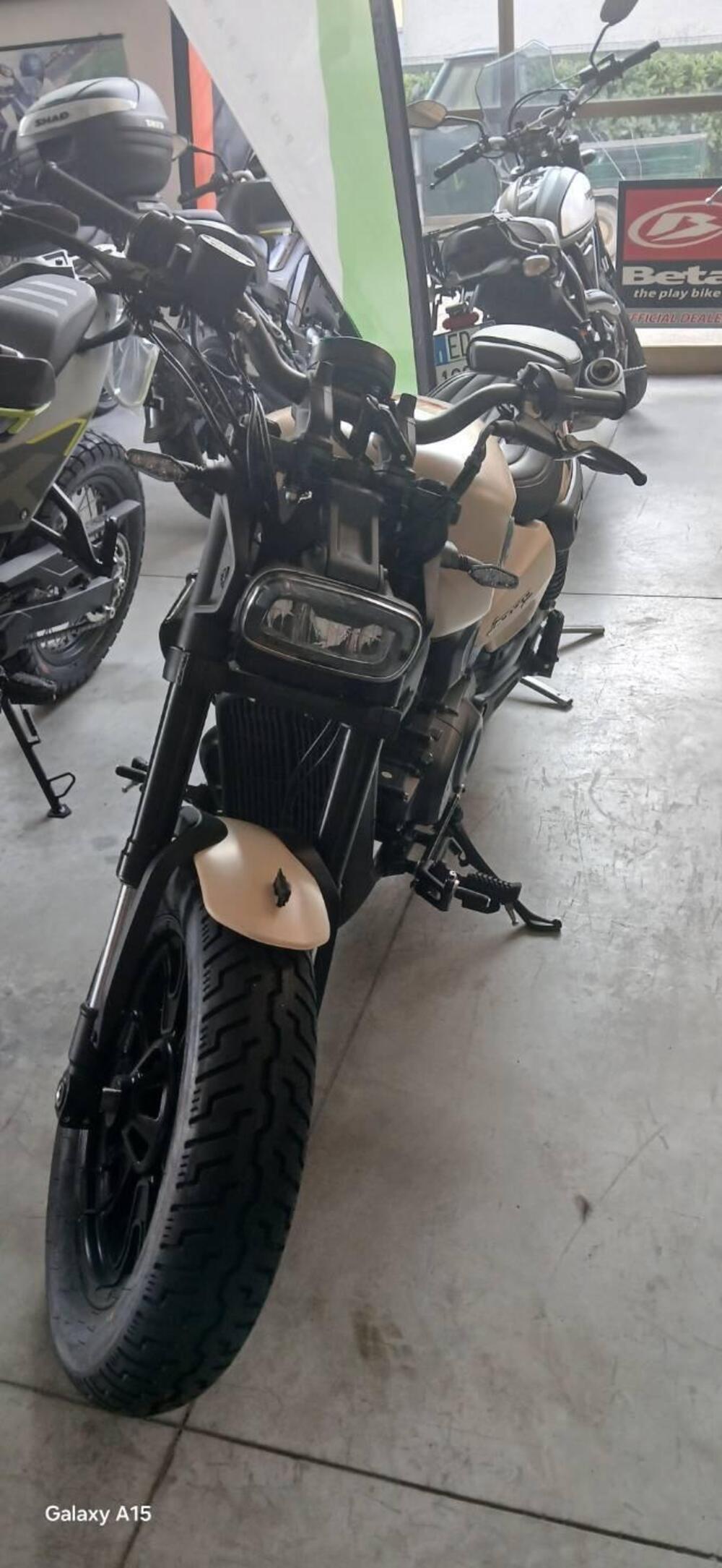 Benelli Leoncino 400 Bobber (2026) (3)
