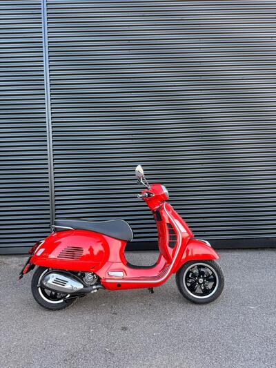 Vespa GTS 300 Super (2023 - 24) usata