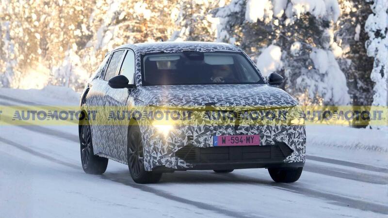 Lancia Gamma, il prototipo sulla neve: le foto spia in esclusiva, ecco tutto quello che sappiamo