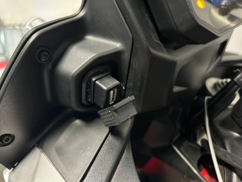 Moto Guzzi V85 TT (2024 - 26) (6)