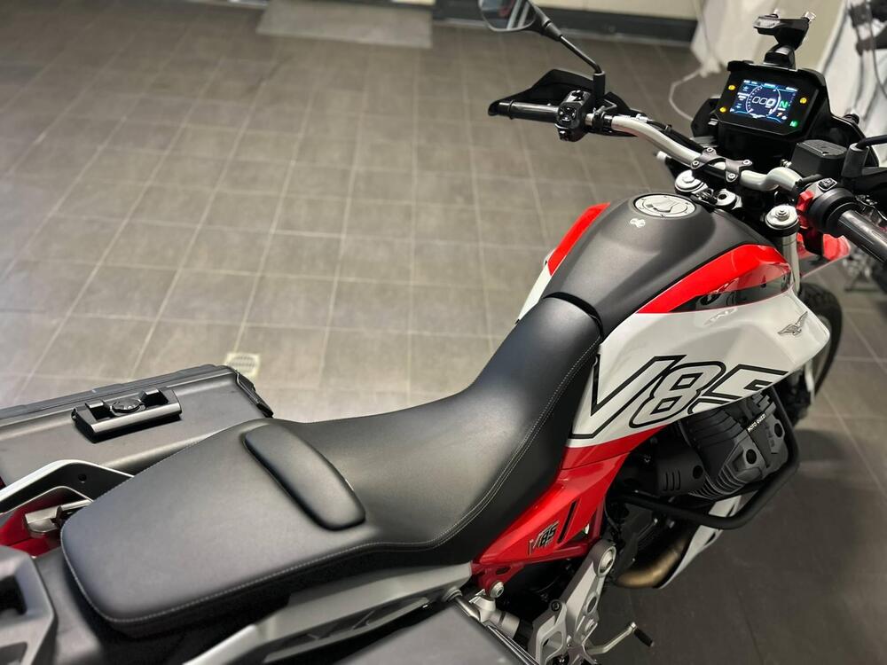 Moto Guzzi V85 TT (2024 - 26) (11)