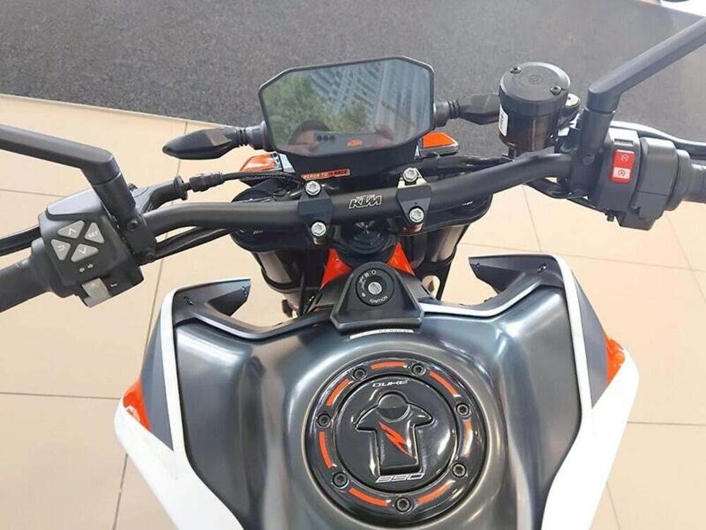 KTM 890 Duke R (2020) (5)