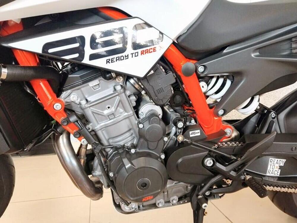 KTM 890 Duke R (2020) (7)