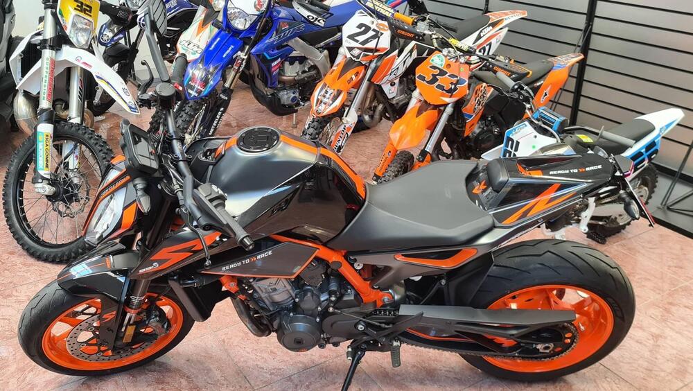 KTM 890 Duke R (2021)