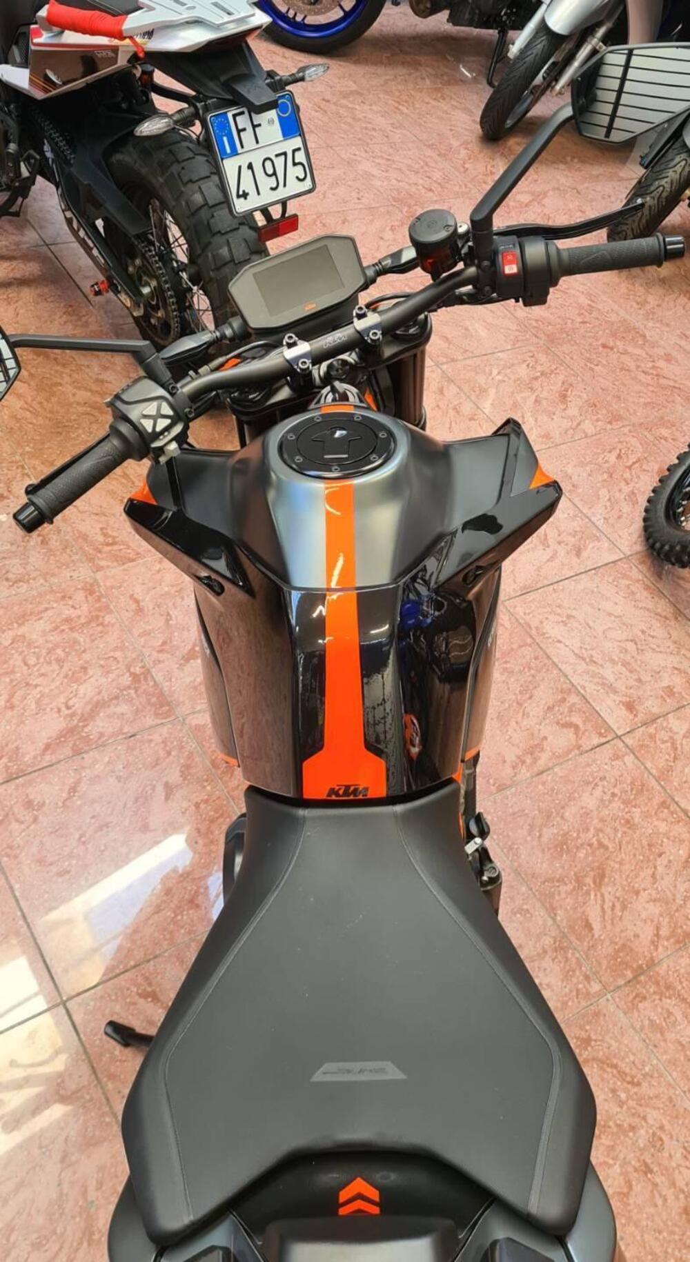 KTM 890 Duke R (2021) (2)