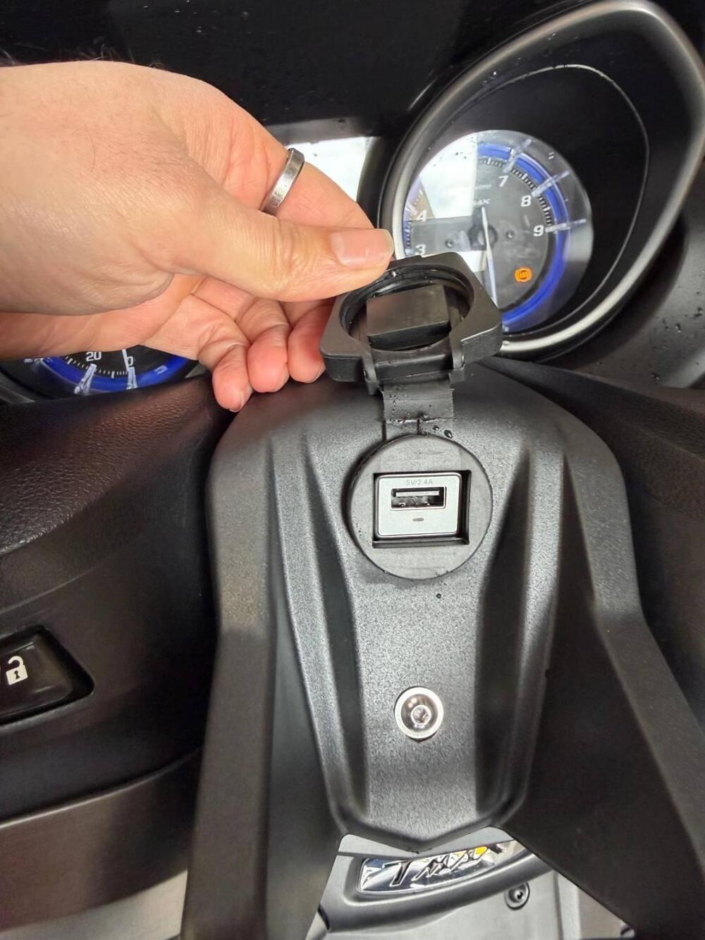 Yamaha T-Max 560 Tech Max (2021) (11)