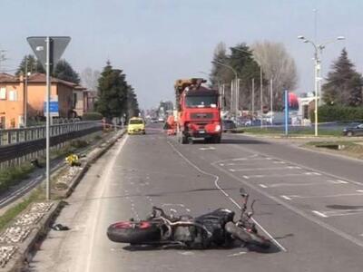 Scontro tra moto e betoniera sulla Persicetana: muore Domenico Celiento, 33 anni