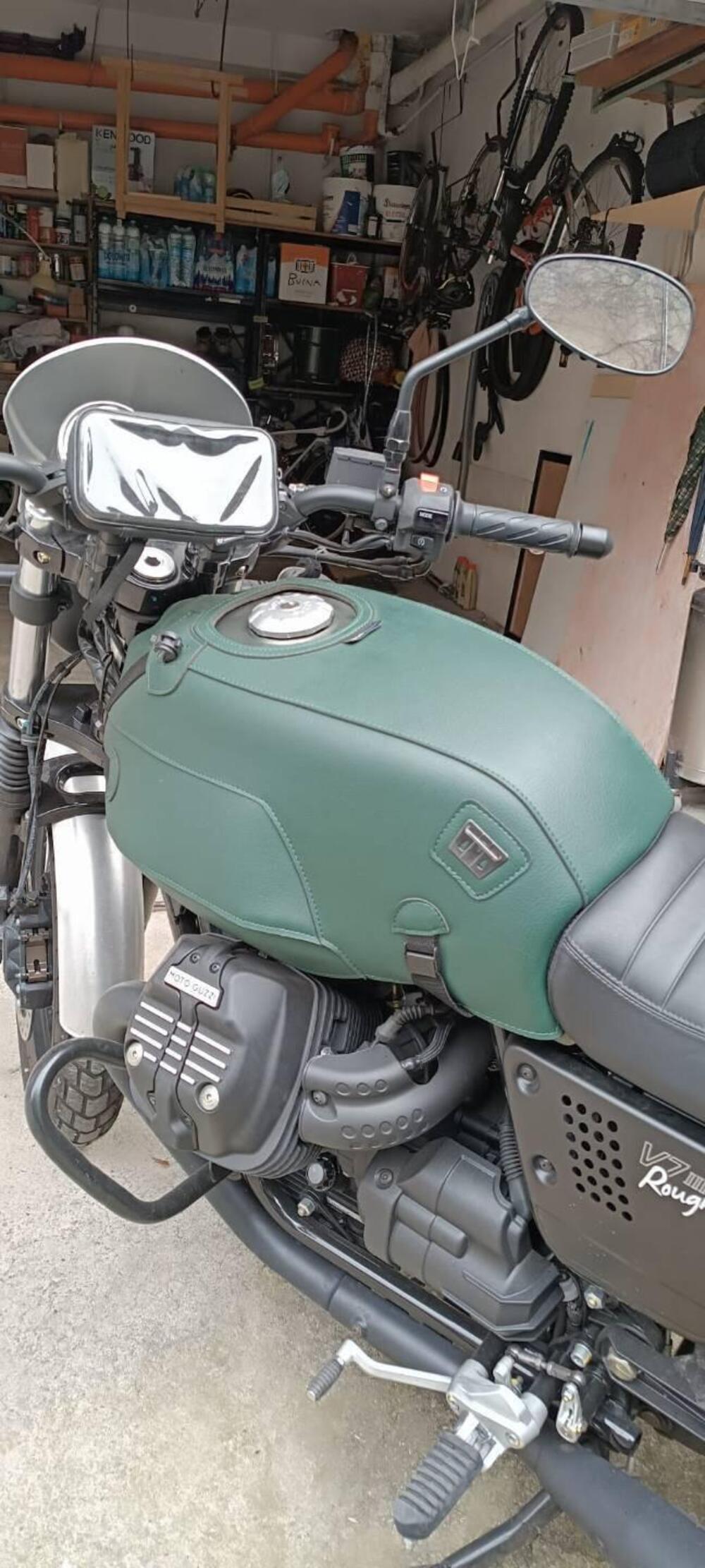 Moto Guzzi V7 III Rough (2018 - 20) (3)