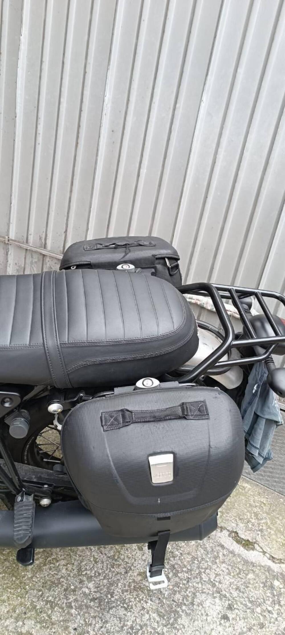 Moto Guzzi V7 III Rough (2018 - 20) (4)