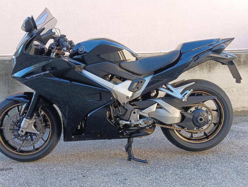 Honda VFR 800 F (2014 - 16) (2)