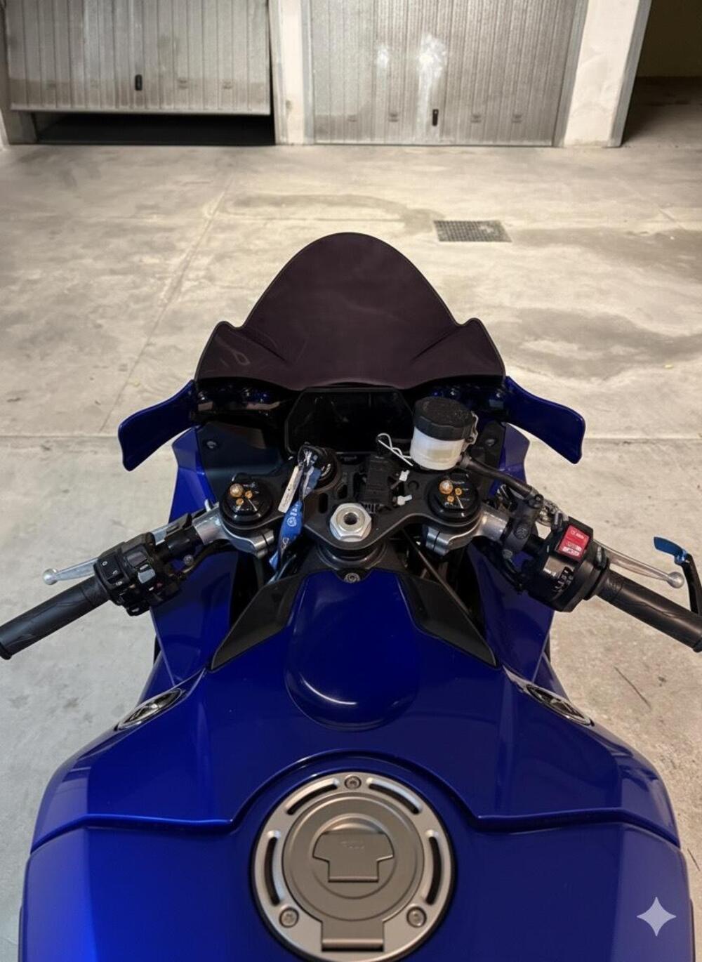 Yamaha YZF R1 (2020 - 25) (6)