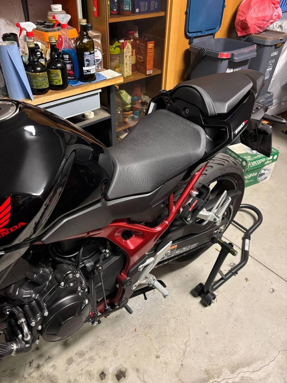 Honda CB 750 Hornet (2023 - 24) (4)