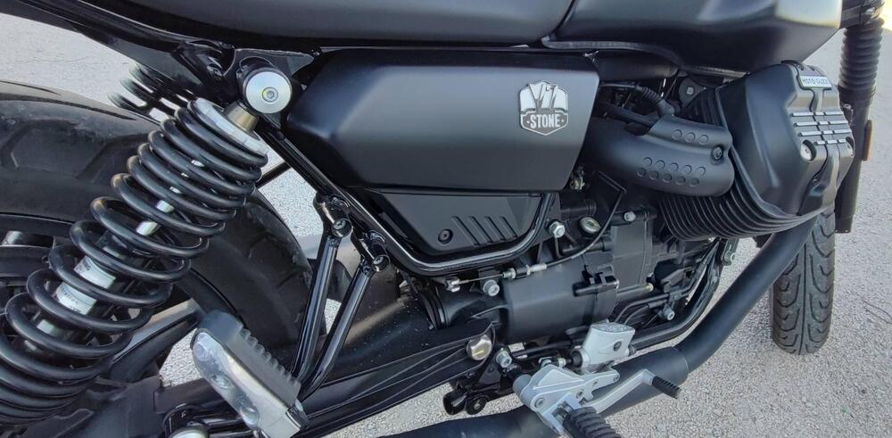 Moto Guzzi V7 850 Stone Special Abs (2021) (9)