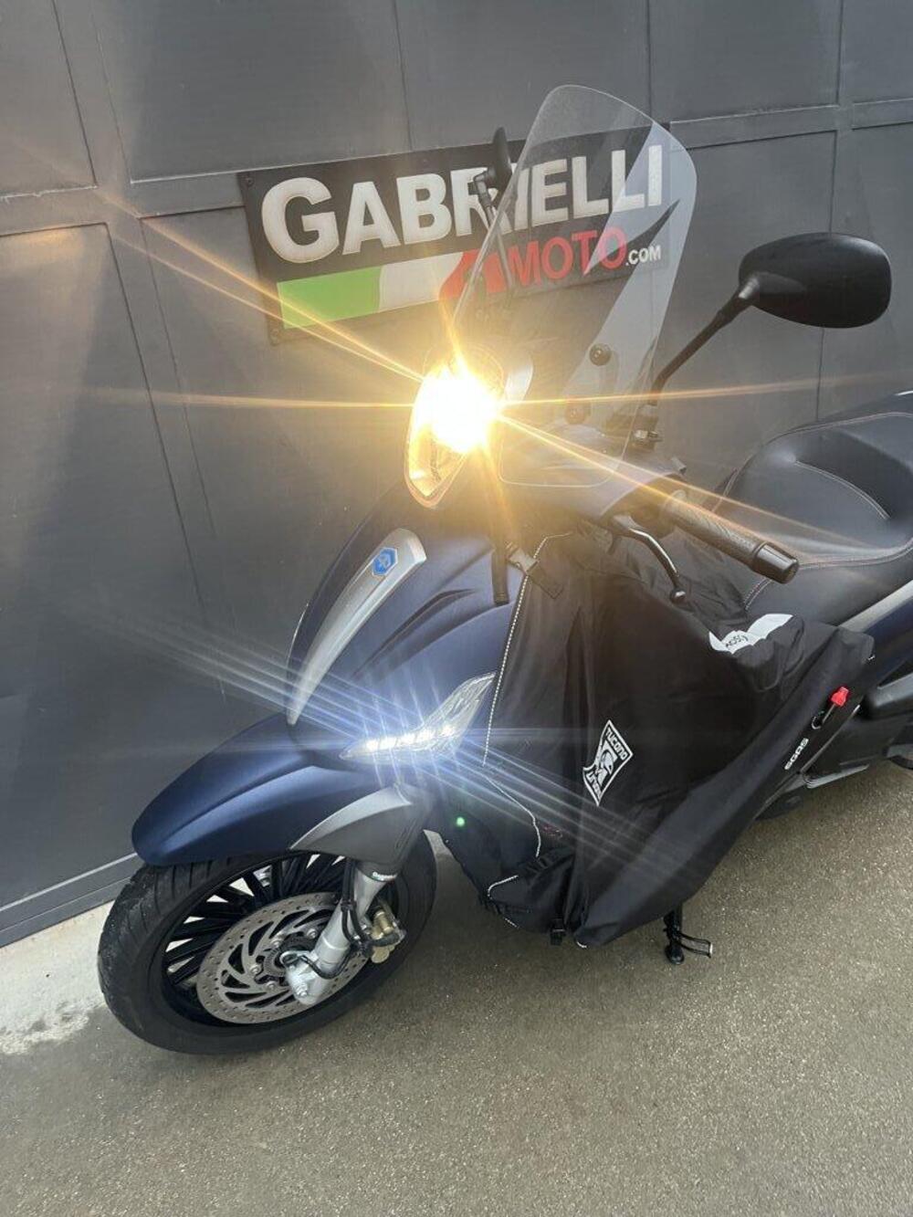 Piaggio Beverly 300 Hpe (2021) (2)