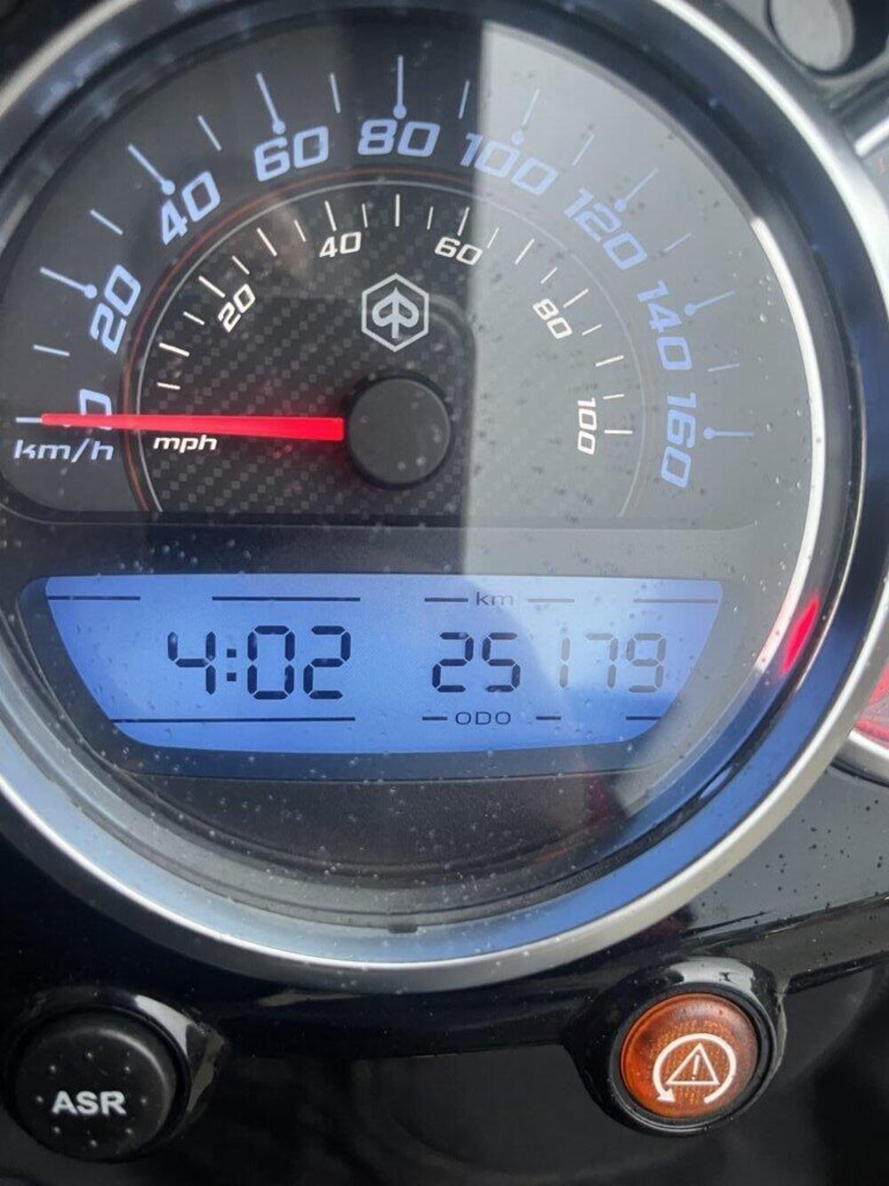 Piaggio Beverly 300 Hpe (2021) (4)