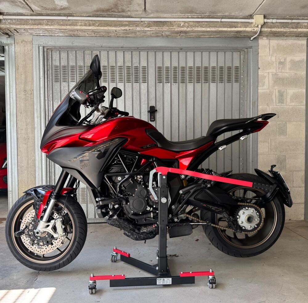 MV Agusta Turismo Veloce 800 Lusso SCS (2021 - 26) (2)