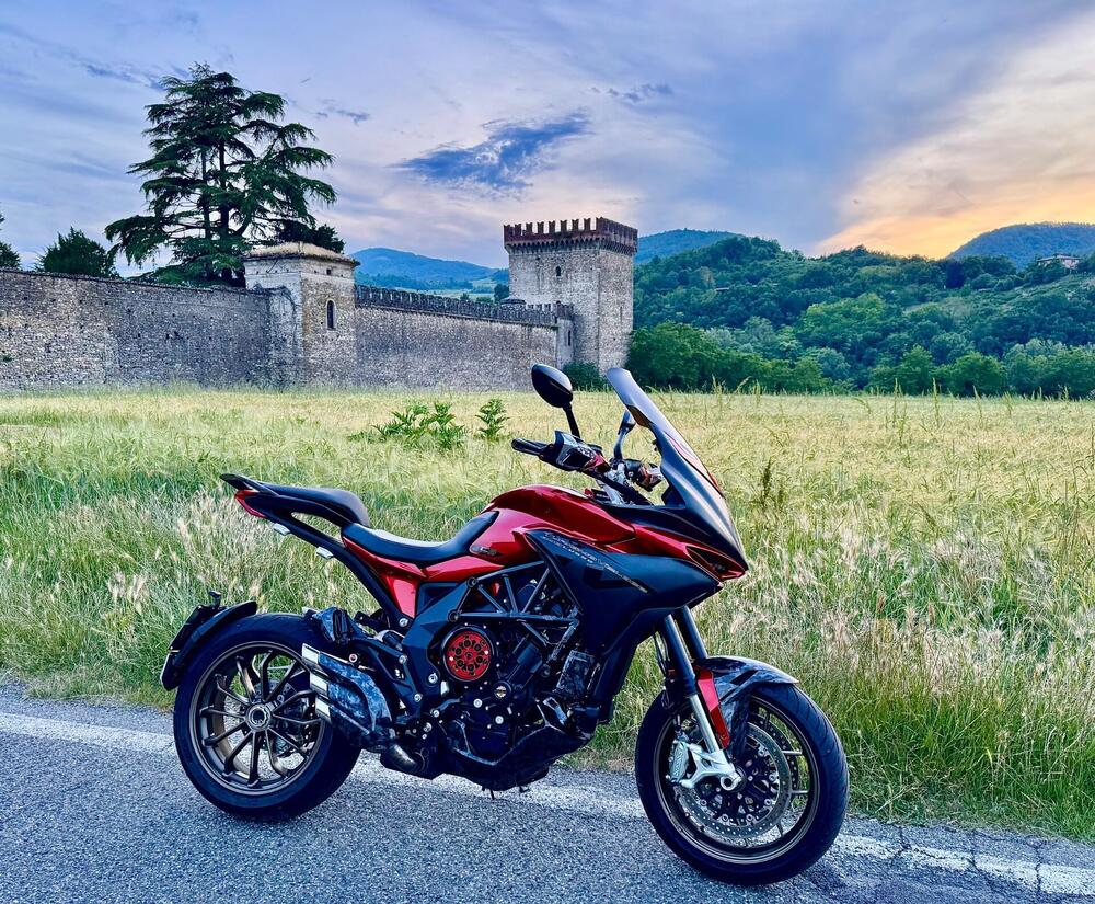MV Agusta Turismo Veloce 800 Lusso SCS (2021 - 26) (4)